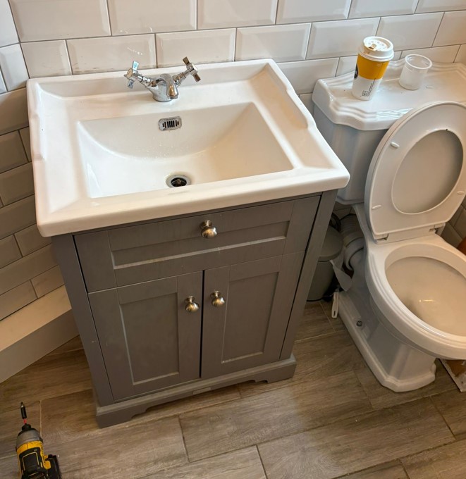 Leaking waste pipe in London image 1